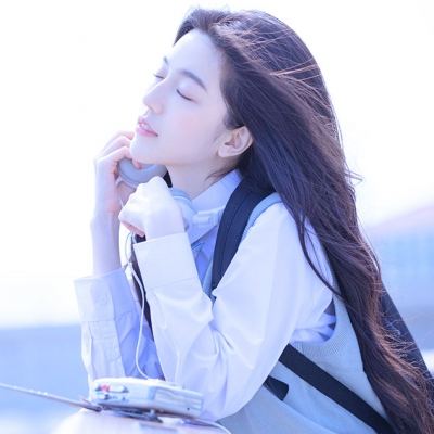 宫阙春迟